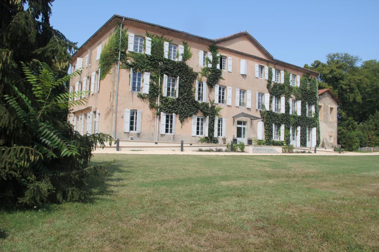 Hotel Le Chateau De Cesarges Maubec  Exterior photo